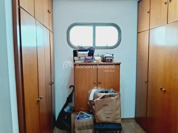 Imagem Este amplo apartamento de 211m², com planta inteligente e ocupando um andar inteiro, está situado ...
