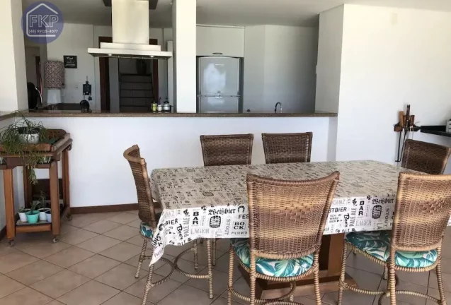 Imagem Casa com 4 dormitórios frente mar!