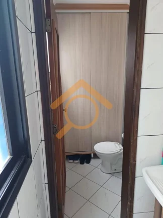 Imagem Imperdível! Apartamento à venda em Praia Grande-SP, Canto do Forte. 2 quartos, 1 suíte, 2 salas, 3 banheiros, 1 vaga. Condomínio Palm Beach, a 300m da praia.