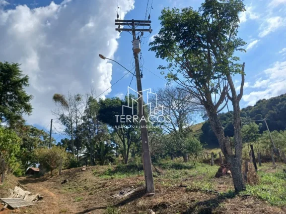 Imagem 2.200 M² DE TERRENO NA CIDADE DE CAMANDUCAIA M.G. COM MINA D'ÁGUA.
