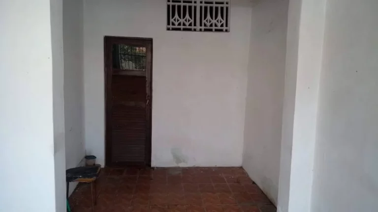 Imagem Casa no Luzia: Ótima Localização e Espaço com 160 m² - Imperdível!