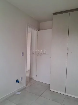 Imagem Apartamento com 43m², 02 dormitórios, sala, banheiro, área de serviços e uma vaga de garagem. Ch...