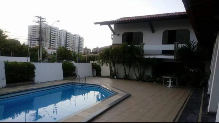 Imagem Casa à Venda em Farolândia - Espaçosa, Confortável e Bem Localizada!