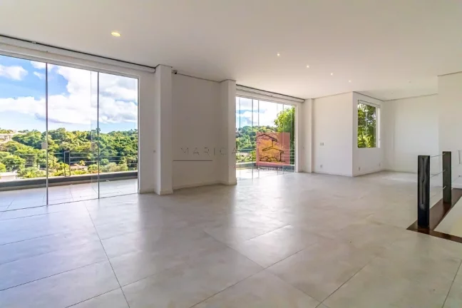 Imagem Casa Triplex com 436m² no melhor condomínio de Pendotiba.