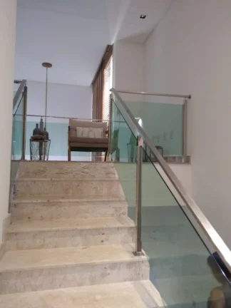 Imagem Casa de Luxo no Condomínio Ravines - Espaço, Conforto e Elegância