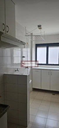 Imagem Exclusivo: Apartamento de 65m² em Santo Amaro. Vendo Apartamento de 65m² em santo Amaro, com 2 Dormitórios com planejados, cozinha com armários, Sacada, 1 vaga de garagem, próximo ao Hotel transamérica eTodos os prontos de comércio de Santo Amaro. Valor d