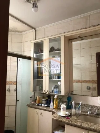 Imagem Apartamento com 5 dormitórios, sendo 3 suítes, 3 banheiros e 1 lavabo. Conta com armários na cozi...