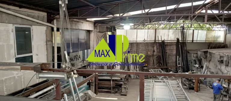Imagem Galpão Comercial à Venda na Vila Ré, São Paulo-SP: 5 Salas, 4 Banheiros, 8 Vagas de Garagem, 782m² de Área.