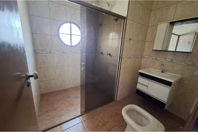 Imagem Casa para locação com 290m², 3 dormitórios, sendo 1 suíte, 4 vagas de garagem coberta e edícula com quarto e banheiro por R$4.500,00 - Vila Jaguara-SP