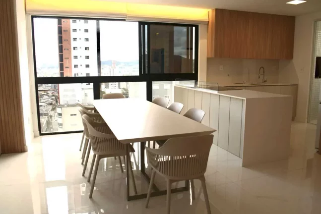 Imagem Cobertura duplex com 4 suítes e 4 vagas de garagem em Balneário Camboriú