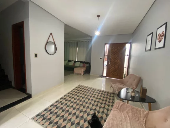Imagem Charmosa Casa à Venda no Bairro Village, Tatuí, SP!