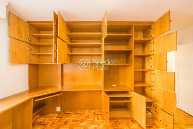 Imagem Ótimo apto com 145m², no Itaim. Amplo living para três ambientes - todos com grandes janelões, s...