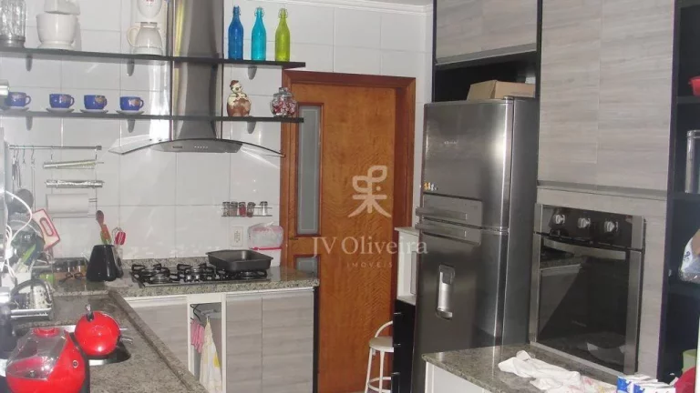 Imagem Casa com 4 dormitórios à venda, 240 m² - Vila Suzana - São Paulo/SP