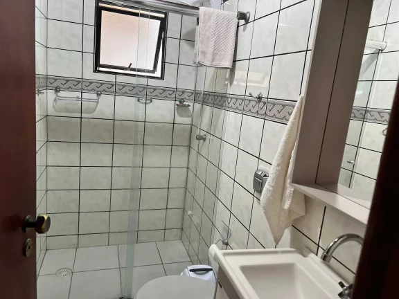 Imagem Apartamento mobiliado com 3 dormitórios sendo 1 suíte e 2 vagas de garagem em Itapema/SC