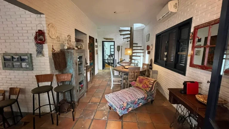 Imagem CASA BAIRRO DO ITAGUÁ 3 dormitórios sendo 1 suítes,1 banheiro social,sala 2 ambientes 3 vagas de garagem