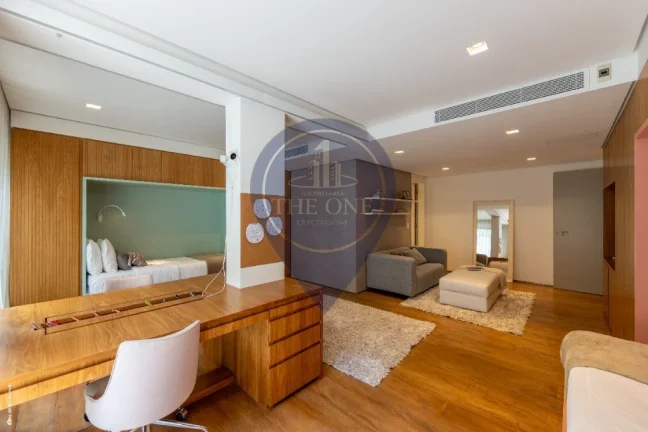 Imagem Imperdível: Casa à venda em SP, 3 quartos, 3 suítes, 2 salas, 5 banheiros, 4 vagas e 628m² no Alto de Pinheiros!