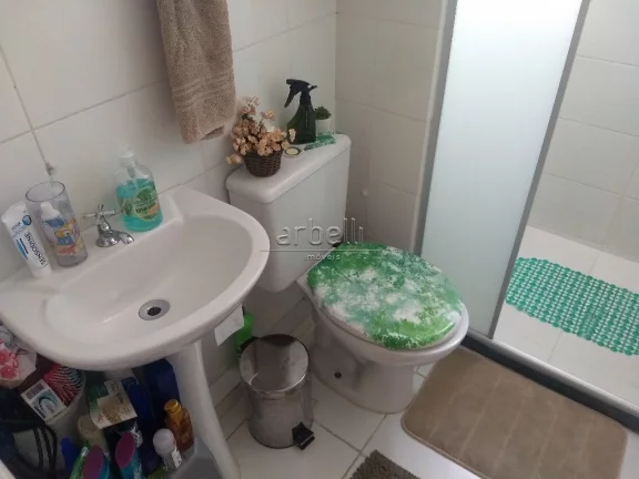 Imagem Apartamento térreo com 48 metros quadrados, com dois quartos com piso em porcelanato e teto rebaixa...