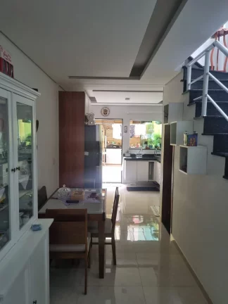 Imagem VENDO LINDO SOBRADO DE 03 DORMITÓRIOS NO BAIRRO CAMPO GRANDE!