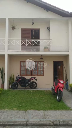 Imagem Sobrado à venda, 118m² com 2 suítes, 2 vagas em condomínio fechado com vaga para visitantes em rua sem saída - Conjunto Residencial Santa Terezinha