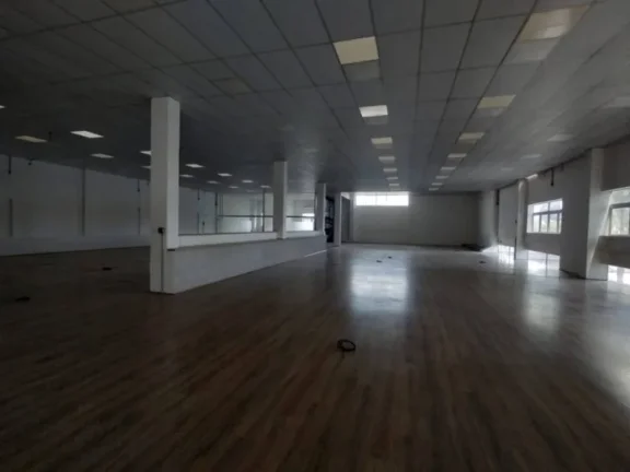 Imagem Salão Comercial 902m² com Escritório, 6 Banheiros e Vagas - Alto Potencial
