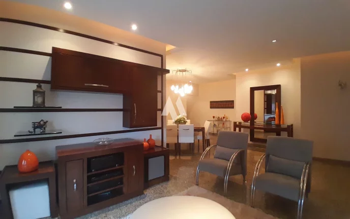 Imagem Apartamento à venda com 3 Suítes e na quadra da praia no Embaré de Santos/SP