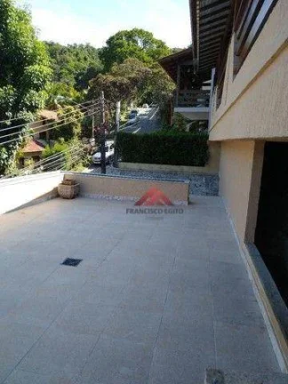 Imagem Casa com 4 quartos (1 suíte) à venda, 390 m²