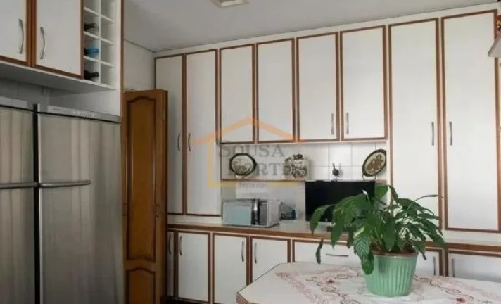 Imagem Apartamento à venda, 220 m², dispõe de 4 dormitórios, sendo com 4 suítes, 5 banheiros. Conta co...