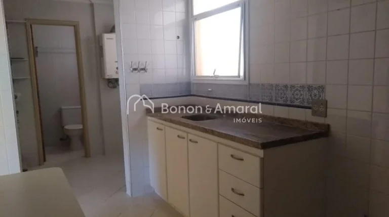 Imagem Charmoso e funcional, este apartamento oferece três dormitórios, sendo uma suíte, todos com armá...