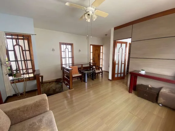 Imagem Venda, 176m2, Casa Principal Com 2 Suítes, Espaço Gourmet e Piscina, Sistema de Energia Solar, Trindade - Florianópolis/SC