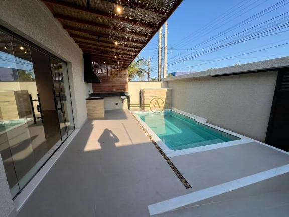 Imagem Casa térrea reformada a venda 300 metros da praia 3 suítes B. Oásis Peruíbe