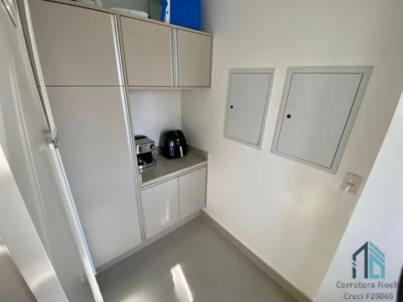 Imagem Apartamento 03 suítes, 02 vagas, andar alto ensolarado no Centro de Balneário Camboriú SC