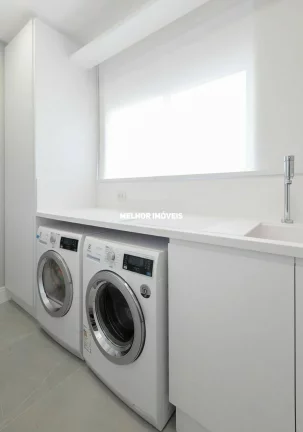 Imagem Cobertura Mobiliada, Decorada e Equipada á Venda com 04 Suítes Sendo 01 Máster Localizada na Quadra Mar de Balneário Camboriú - SC
