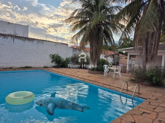 Belíssima Casa para Venda no Valor R$ 1.200.000,00 ; Area 882 m² ; 05 Suítes ; Boa Esperança, Cuiabá - MT 01 Area da Frente 01 Sala 05 Quartos sendo 05 Suítes uma Master 06 Banheiros 01 Cozinha 01 Area fundos 01 Lavanderia 06 Vagas de Garagem Piscina. Loc