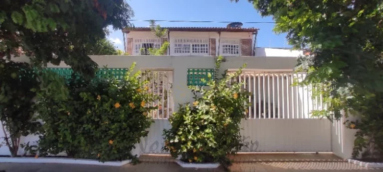Imagem Casa Duplex em Aracaju á Venda no Bairro Farolândia. Próximo ao Hiper GBarbosa.