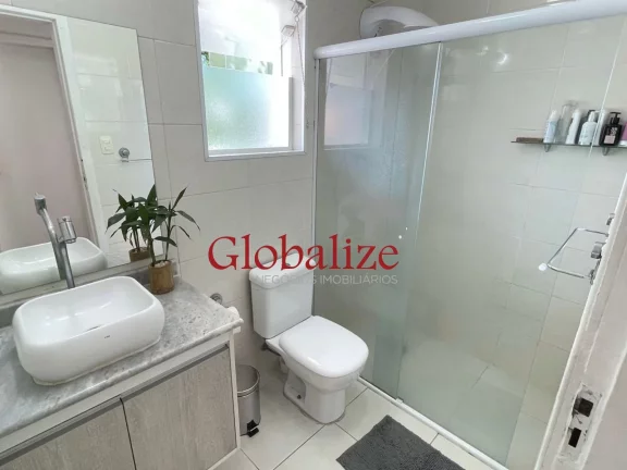 Imagem Apartamento à venda com 60m², 2 quartos, vaga demarcada por R$459.000,00 no Embaré em Santos