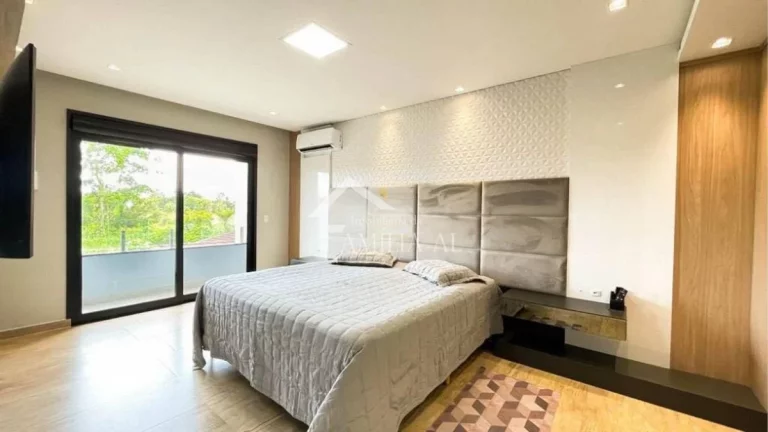 Imagem CASA (SOBRADO) COM 250 M² NO BAIRRO ESPINHEIROS