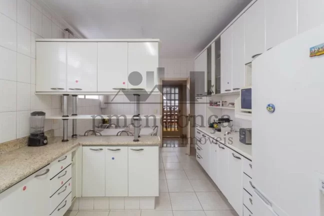 Imagem Apartamento na Rua Maranhão com 4 quartos sendo 1 suite e 3 vagas, 254m²