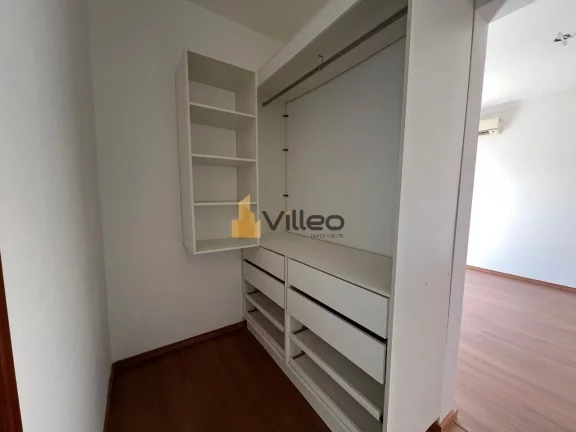 Imagem Descubra esta magnífica residência localizada no exclusivo condomínio do charmoso bairro Chácara...