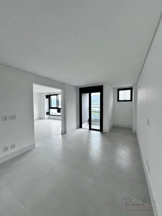 Imagem Apartamento exclusivo à beira-mar, localizado no prestigiado bairro João Paulo, em Florianópolis....