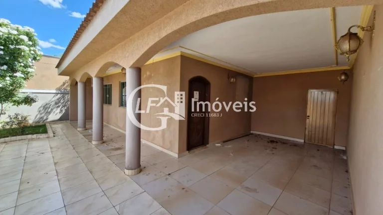 Imagem Oportunidade Única: Casa Comercial à Venda em Campo Grande-MS, Vila Ipiranga - 2 quartos, 1 suíte, 3 salas, 2 banheiros, 1 vaga de garagem, 247,72 m².