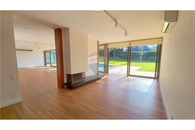 Imagem Casa com 5 suítes 6 vagas no Jardim Everest / Cidade Jardim