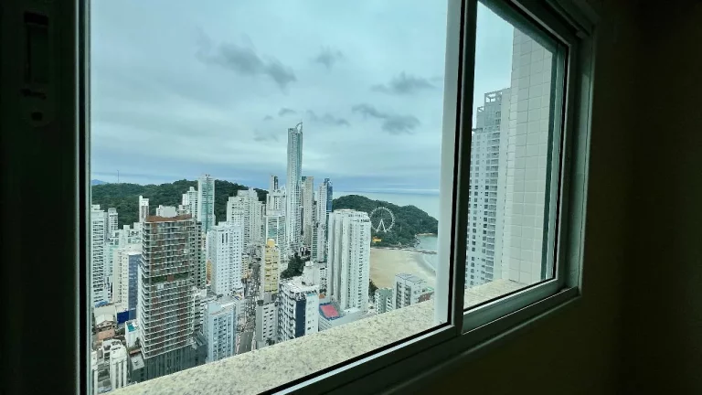 Imagem Apartamento com 4 dormitórios à venda sendo 4 suítes, 228.62 m² por - R$ 6.000.000,00 - Pioneiros - Bal. Camboriú/SC