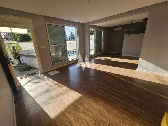 Imagem Sobrado Amplo com piscina e de esquina!
