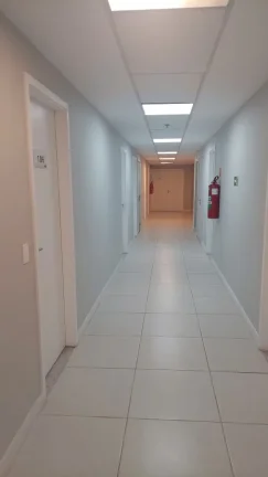 Imagem Sala Comercial para Locação em Itaboraí, Três Pontes, 1 banheiro, 1 vaga