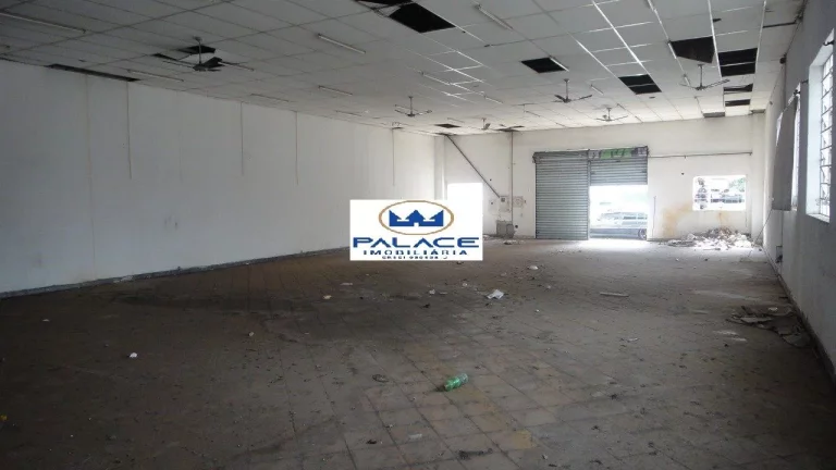 Imagem Barracão Comercial - Área Construída: 177,00 m² - Com 02 banheiros; copa; amplo espaço para car...