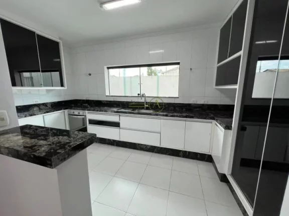 Imagem Sobrado alto padrão à venda no Centro Peruíbe/SP Localizada à 700m da praia