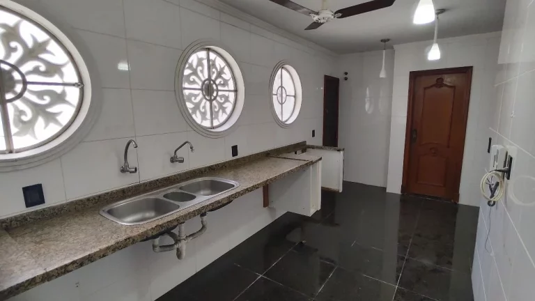 Imagem Sobrado COMERCIAL em SANTOS - SP, PONTA DA PRAIA