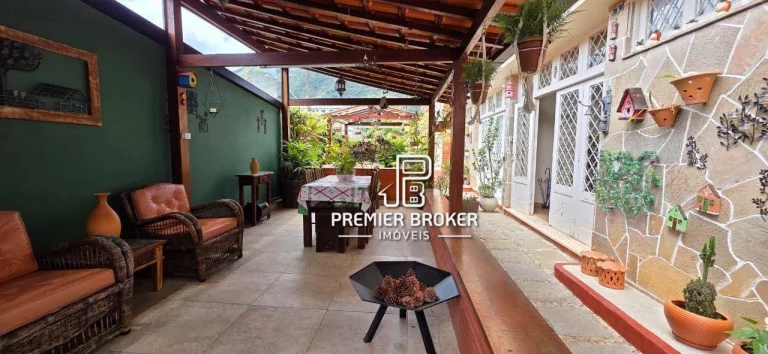 Imagem Casa com 3 dormitórios à venda, 120 m² por R$ 940.000,00 - Alto - Teresópolis/RJ