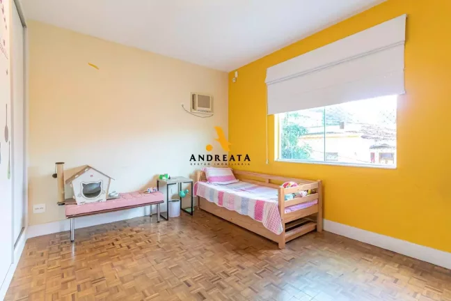 Imagem Apresentamos este triplex de 595m² no Humaitá