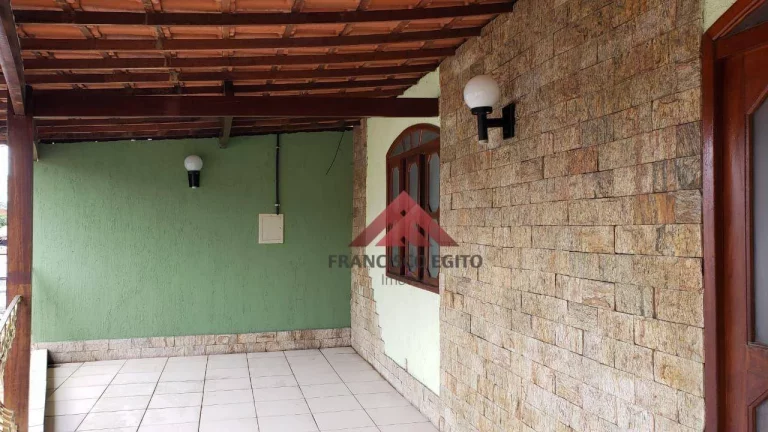 Imagem Sobrado com 3 dormitórios à venda, 250 m² por R$ 850.000,00 - Centro - São Gonçalo/RJ